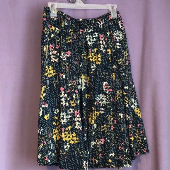 LulaRoe Madison skirt. - Picture 5 of 7